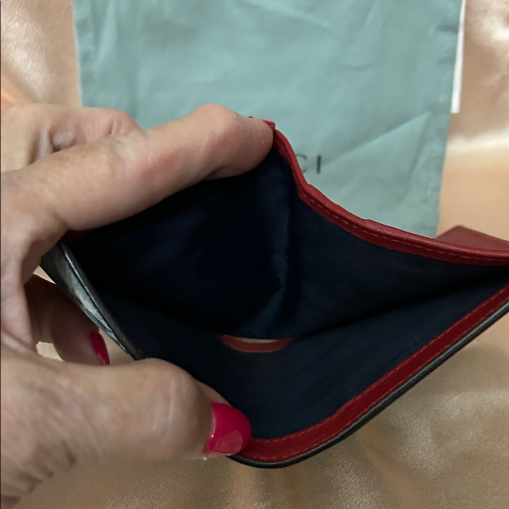 Gucci GG Supreme Blooms Compact Wallet - Picture 12 of 12